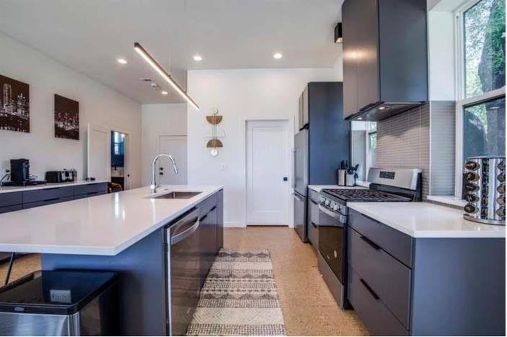 10803 Mandalay Dr - Photo 4 of 19