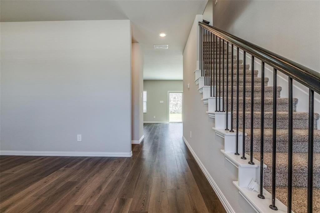 1720 Ironwood Way - Photo 3 of 25