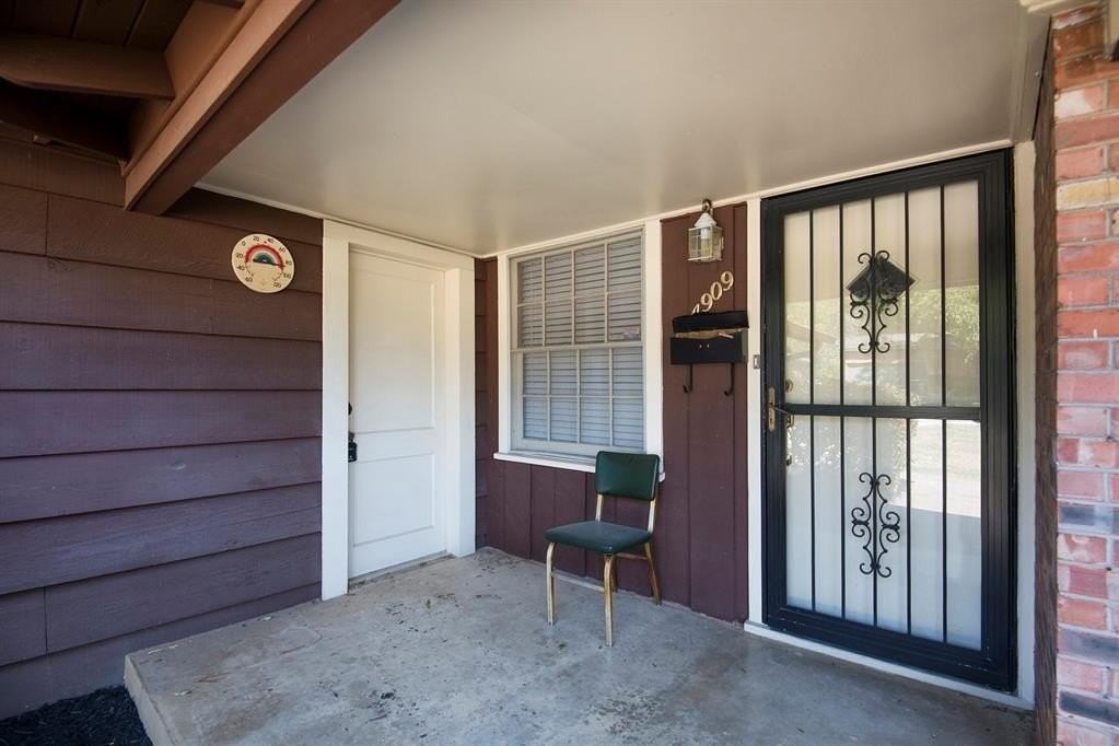 4909 Overton Ave - Photo 3 of 21