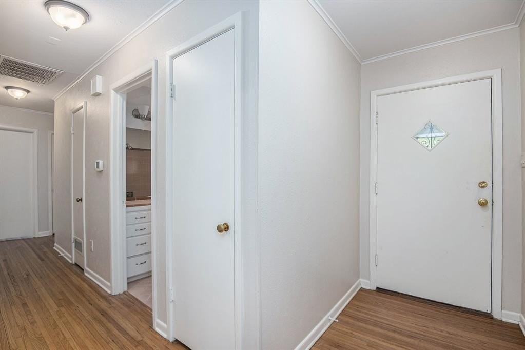 4909 Overton Ave - Photo 4 of 21