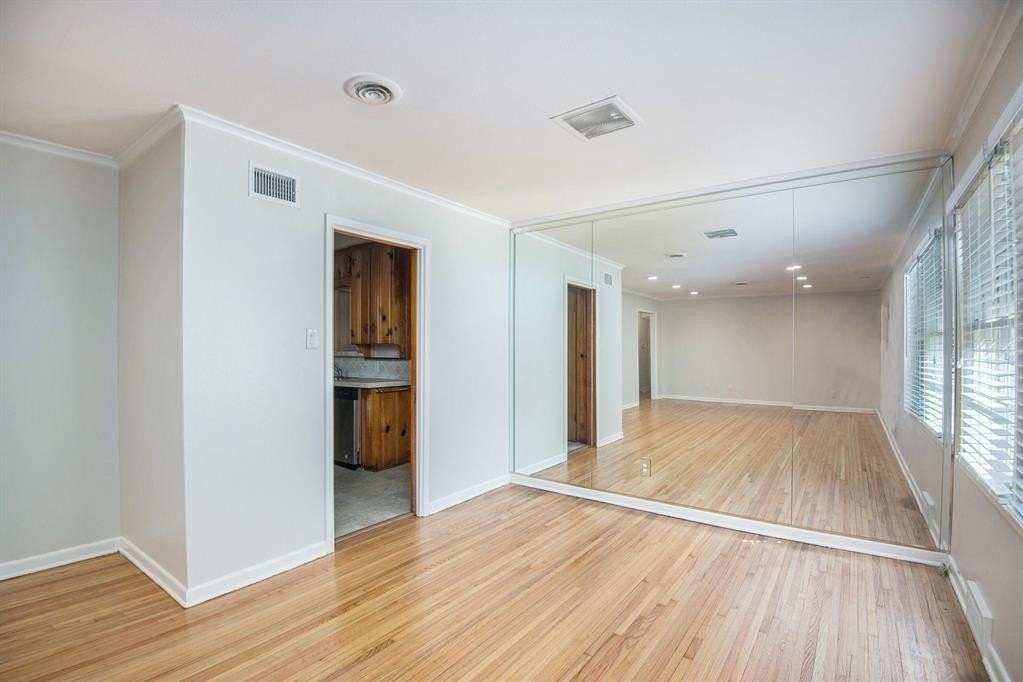 4909 Overton Ave - Photo 7 of 21