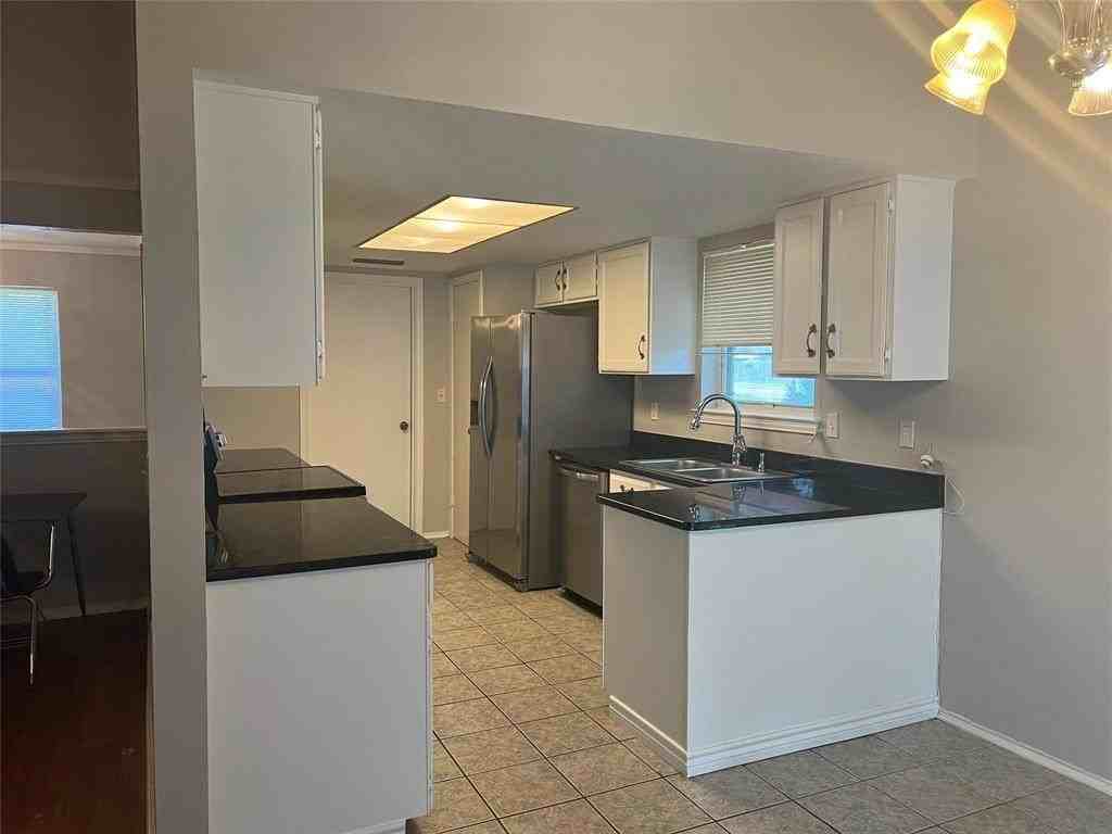 1924 Berkner Dr - Photo 4 of 17