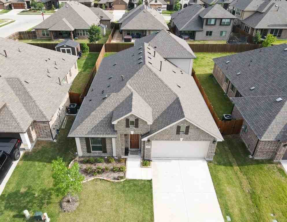 809 Woodview Ct - Photo 2 of 25