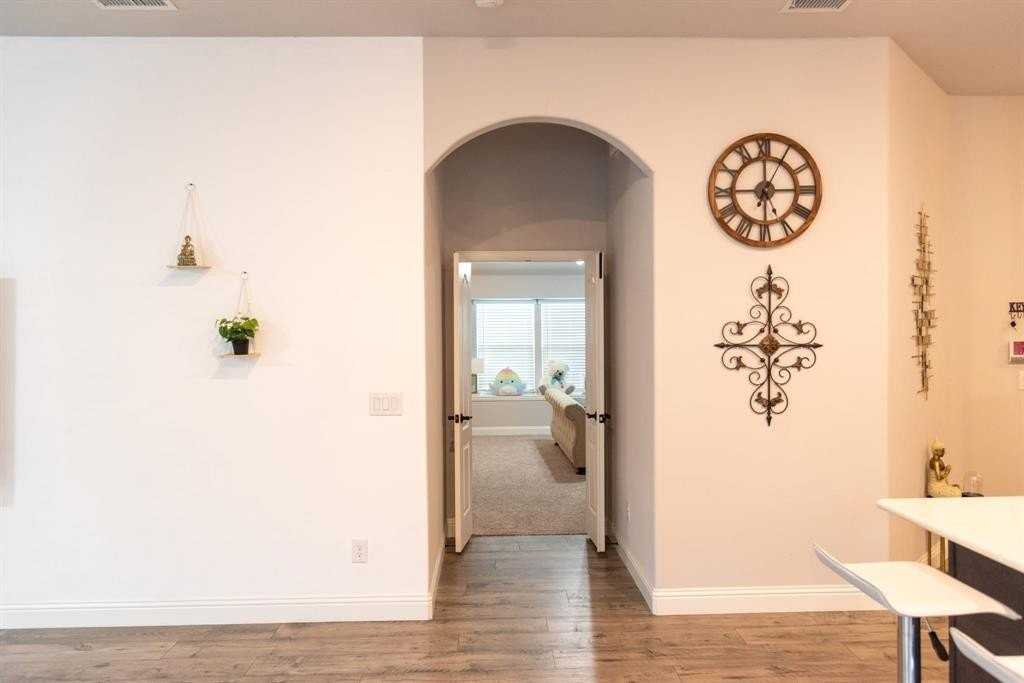 809 Woodview Ct - Photo 6 of 25