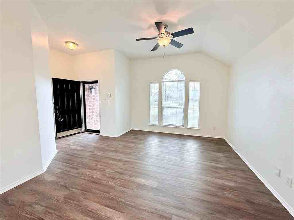 102 Magnolia St - Photo 2 of 25