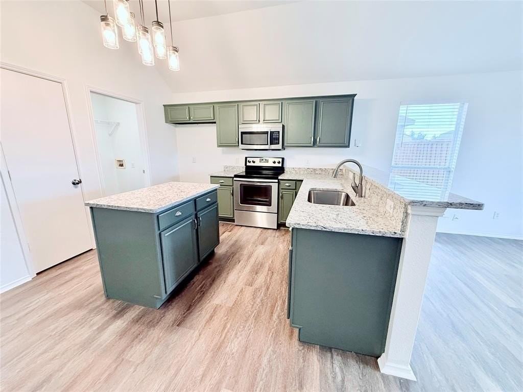 102 Magnolia St - Photo 6 of 25