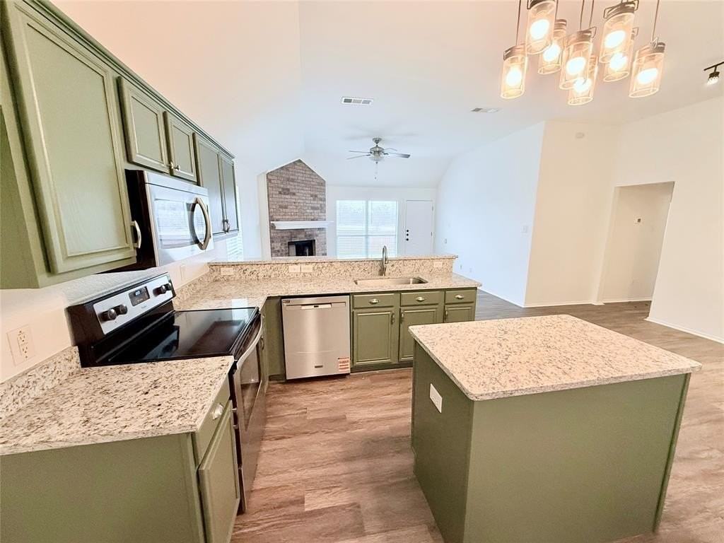 102 Magnolia St - Photo 7 of 25