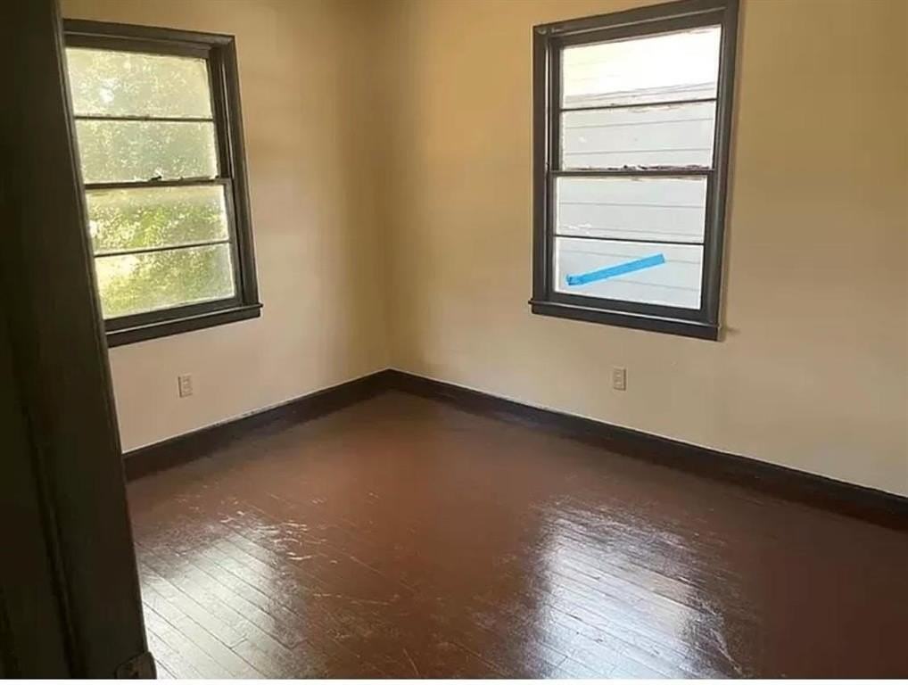 910 Circle Dr - Photo 3 of 10