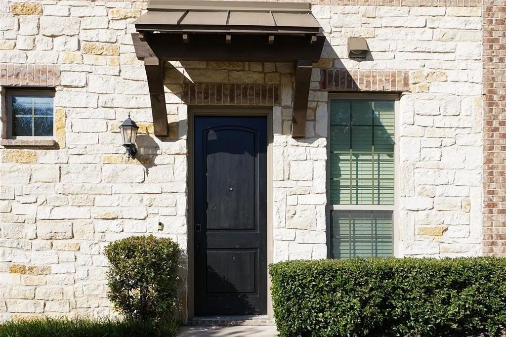 2401 Cort Dr #E - Photo 3 of 27