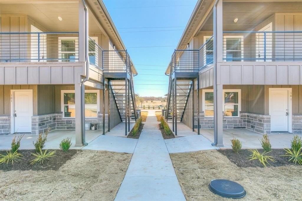 2009 Rockview Dr #105 - Photo 2 of 10