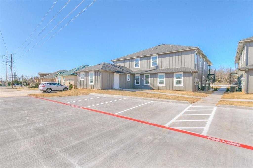 2009 Rockview Dr #105 - Photo 3 of 10