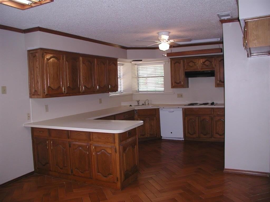 908 Spring Brook Dr - Photo 4 of 10