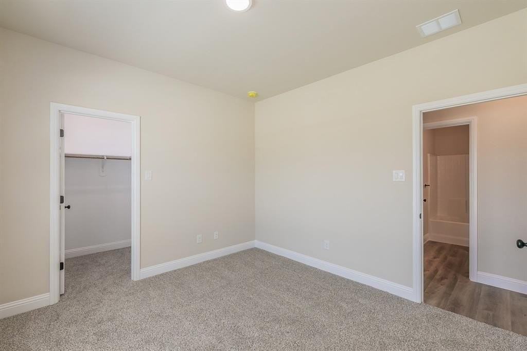 213 Navajo Trl - Photo 4 of 37