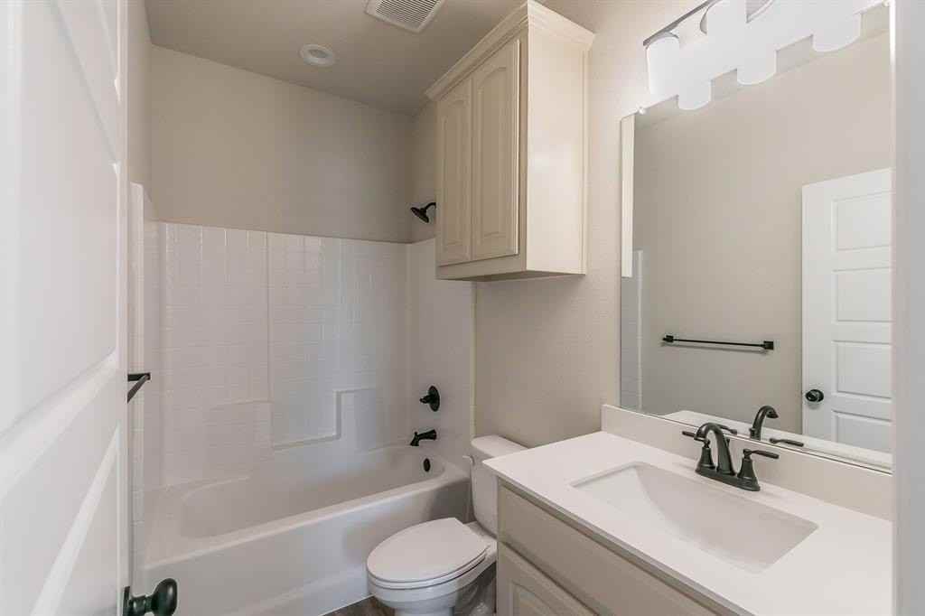 213 Navajo Trl - Photo 6 of 37