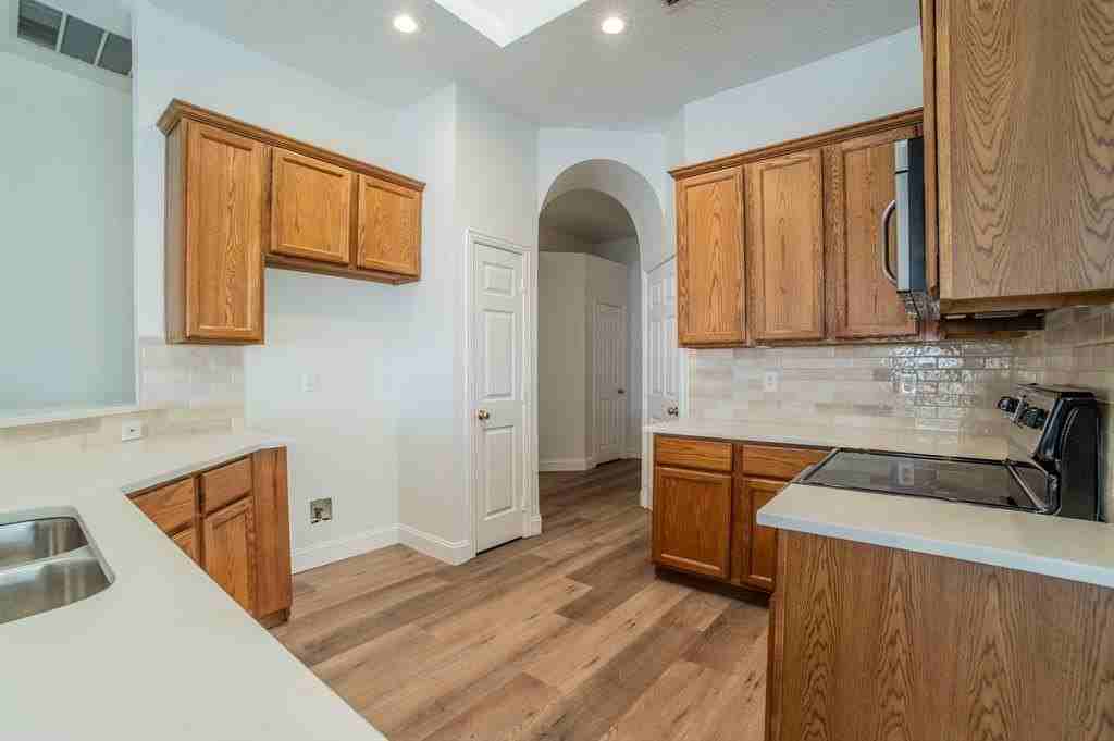 1612 Niagara Blvd - Photo 7 of 26