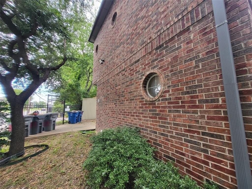 1819 N Fitzhugh Ave #C - Photo 2 of 25