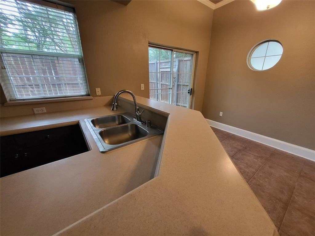 1819 N Fitzhugh Ave #C - Photo 6 of 25