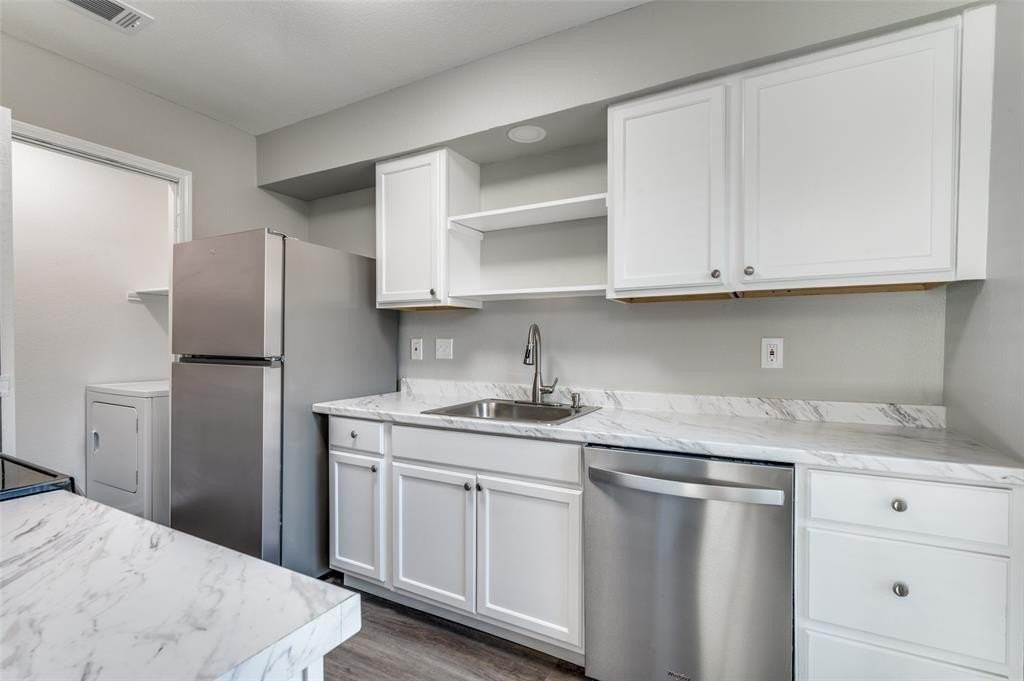 5304 Wild West Dr - Photo 7 of 25