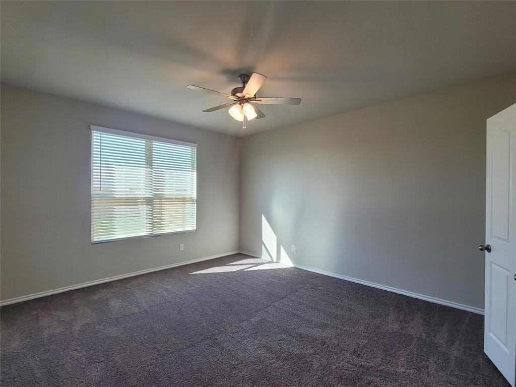 933 Ravenwood Ln - Photo 3 of 10