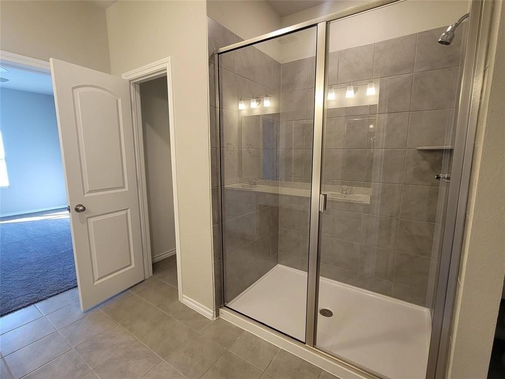 933 Ravenwood Ln - Photo 5 of 10