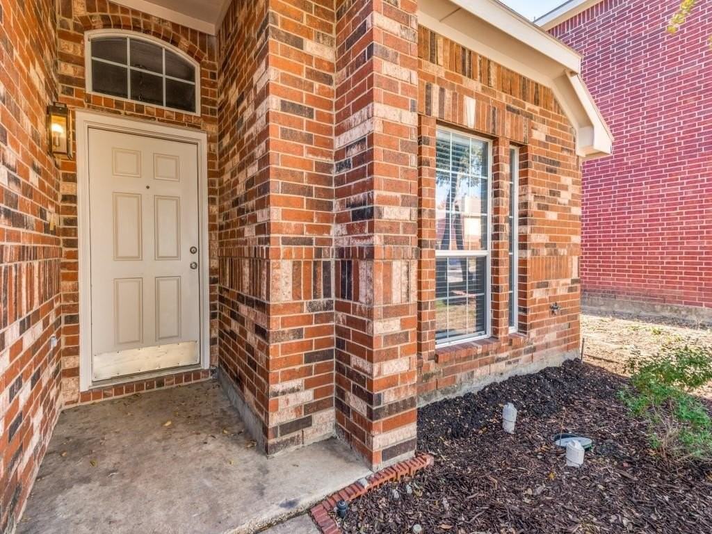 7952 Glenway Dr - Photo 2 of 25