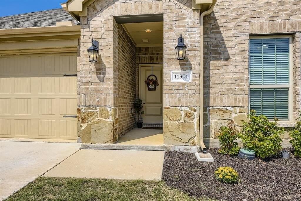 11301 Summer Rain Blvd - Photo 3 of 34