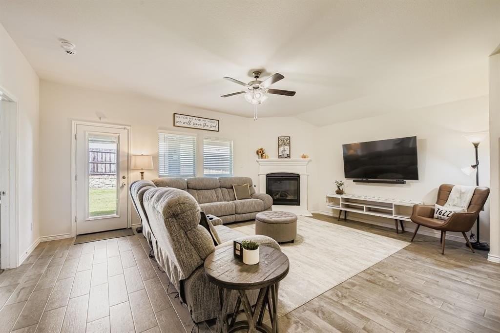 11301 Summer Rain Blvd - Photo 5 of 34