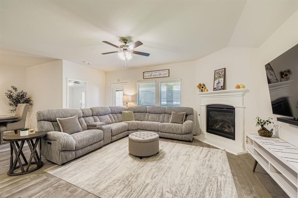 11301 Summer Rain Blvd - Photo 6 of 34