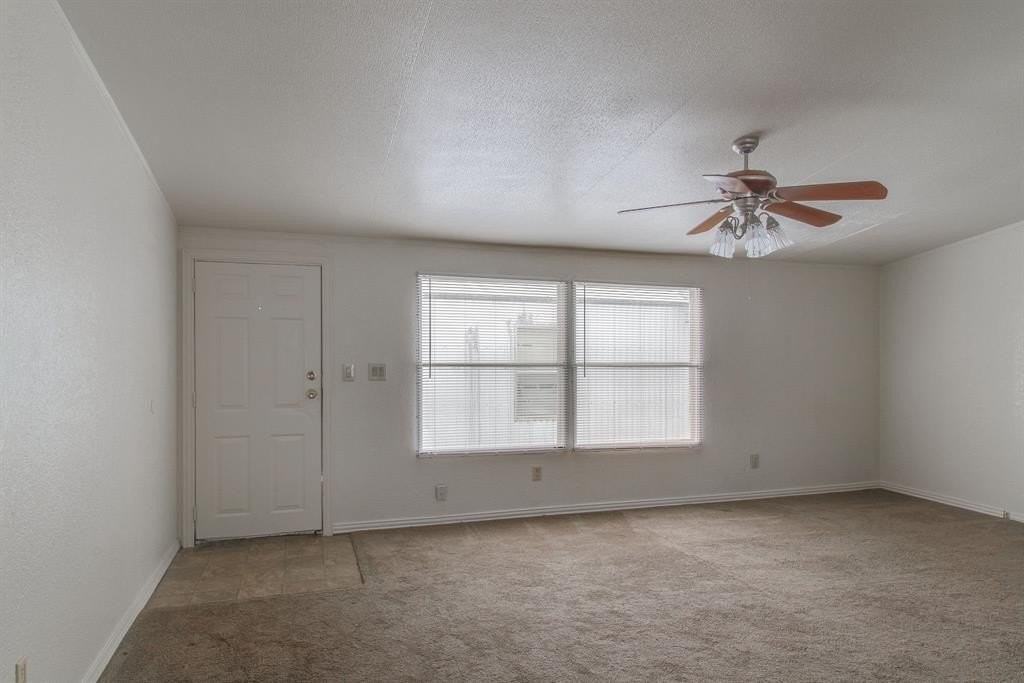 6527 Blue Water Ct - Photo 3 of 20