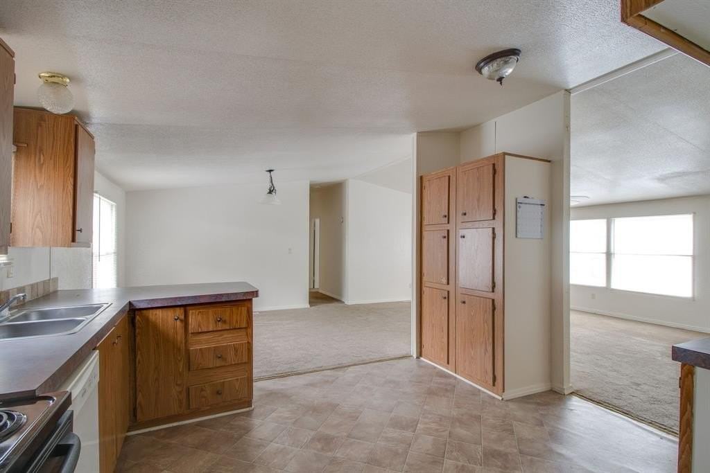 6527 Blue Water Ct - Photo 6 of 20