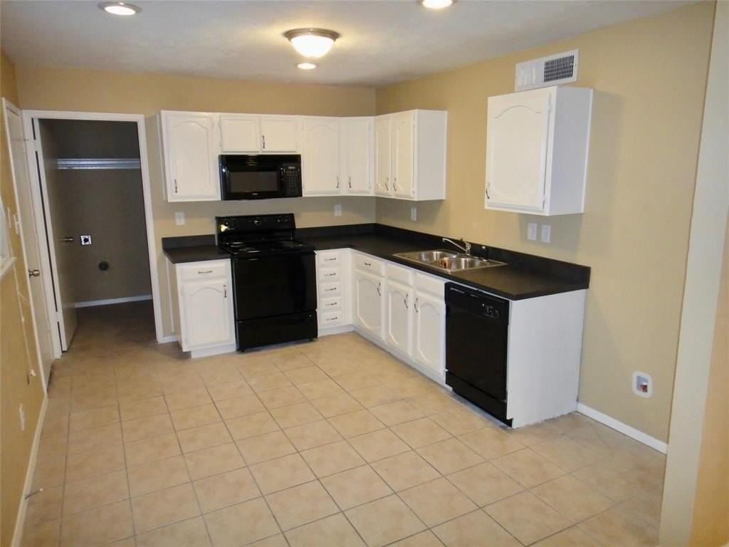 512 White Oak St - Photo 3 of 14