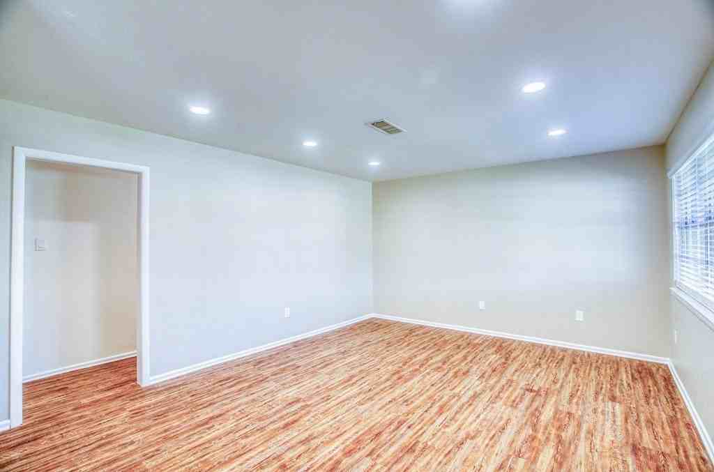 2711 Cindy Ln - Photo 6 of 22