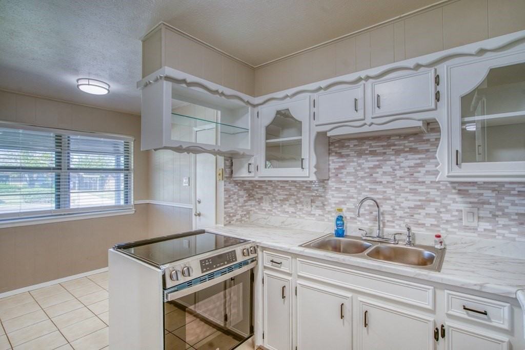 2711 Cindy Ln - Photo 7 of 22