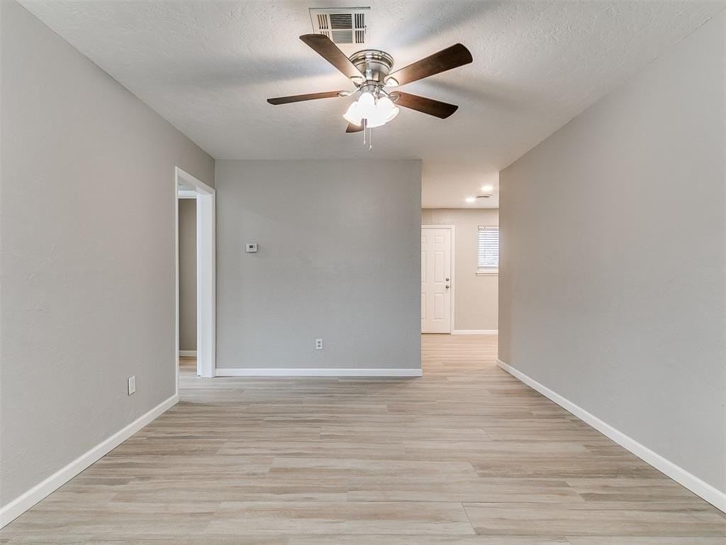 202 Thompson Dr - Photo 3 of 19