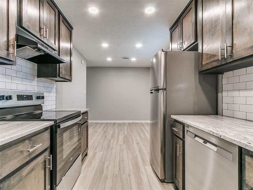 202 Thompson Dr - Photo 7 of 19