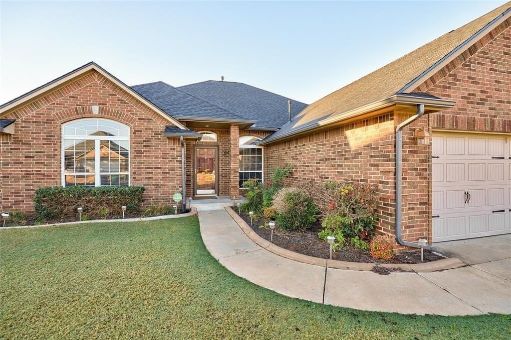 7508 Nw 134th St - Photo 2 of 30