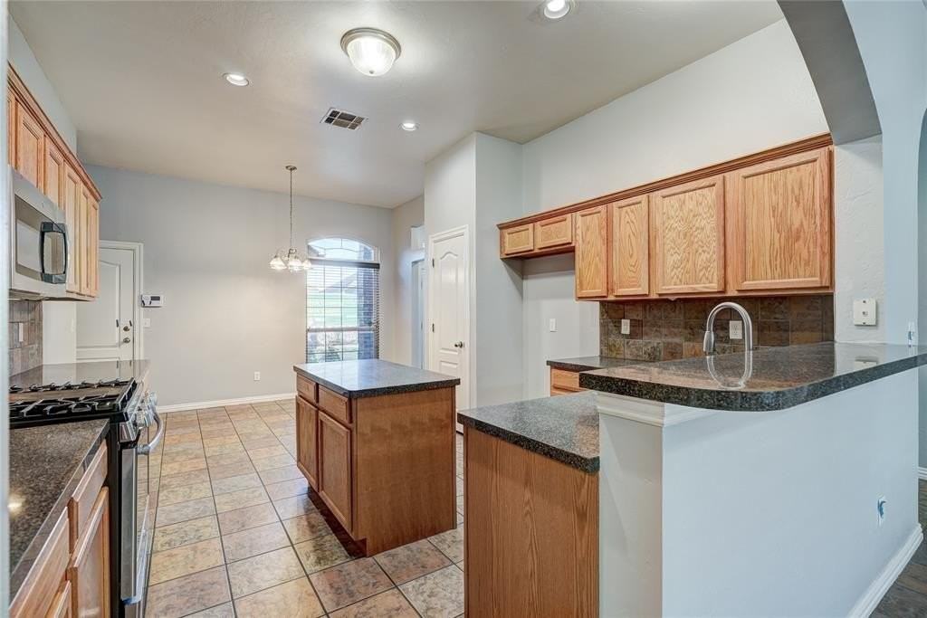 7508 Nw 134th St - Photo 6 of 30