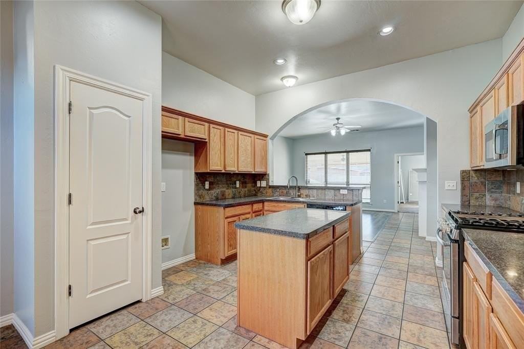 7508 Nw 134th St - Photo 7 of 30