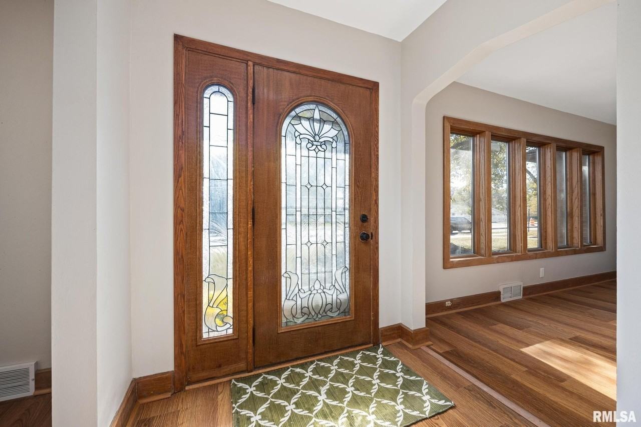 205 W Glen Ave - Photo 4 of 40