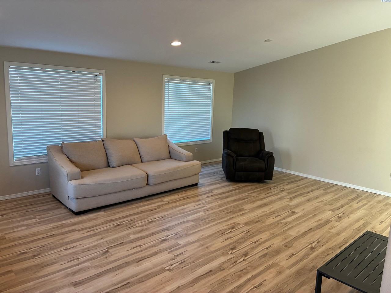 9316 Welsh Dr - Photo 3 of 28