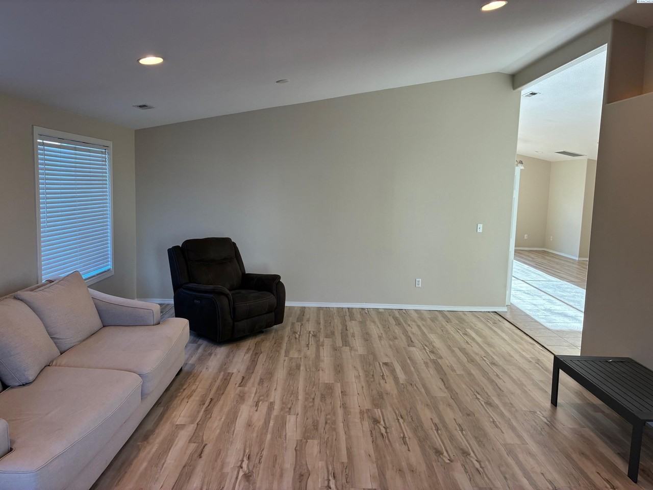 9316 Welsh Dr - Photo 4 of 28