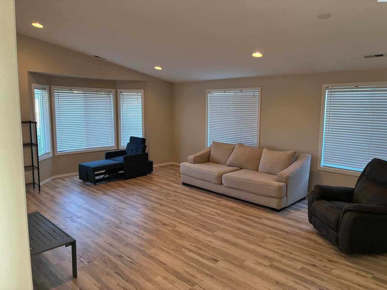 9316 Welsh Dr - Photo 5 of 28