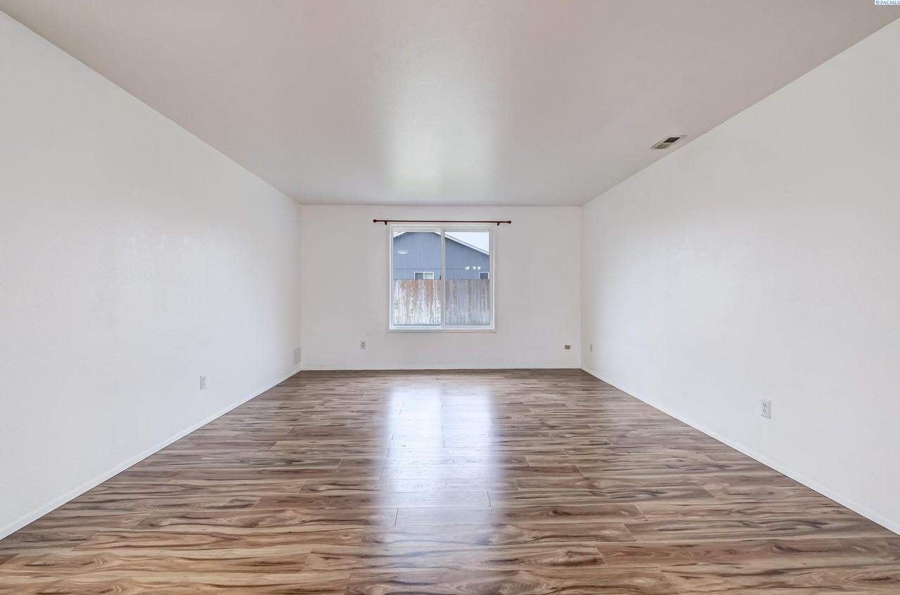 6307 Camden Dr - Photo 4 of 32