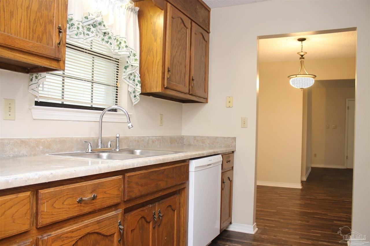 7608 Wilshire Rd - Photo 5 of 18