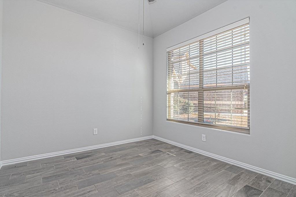 819 Pentagon Rd - Photo 6 of 28