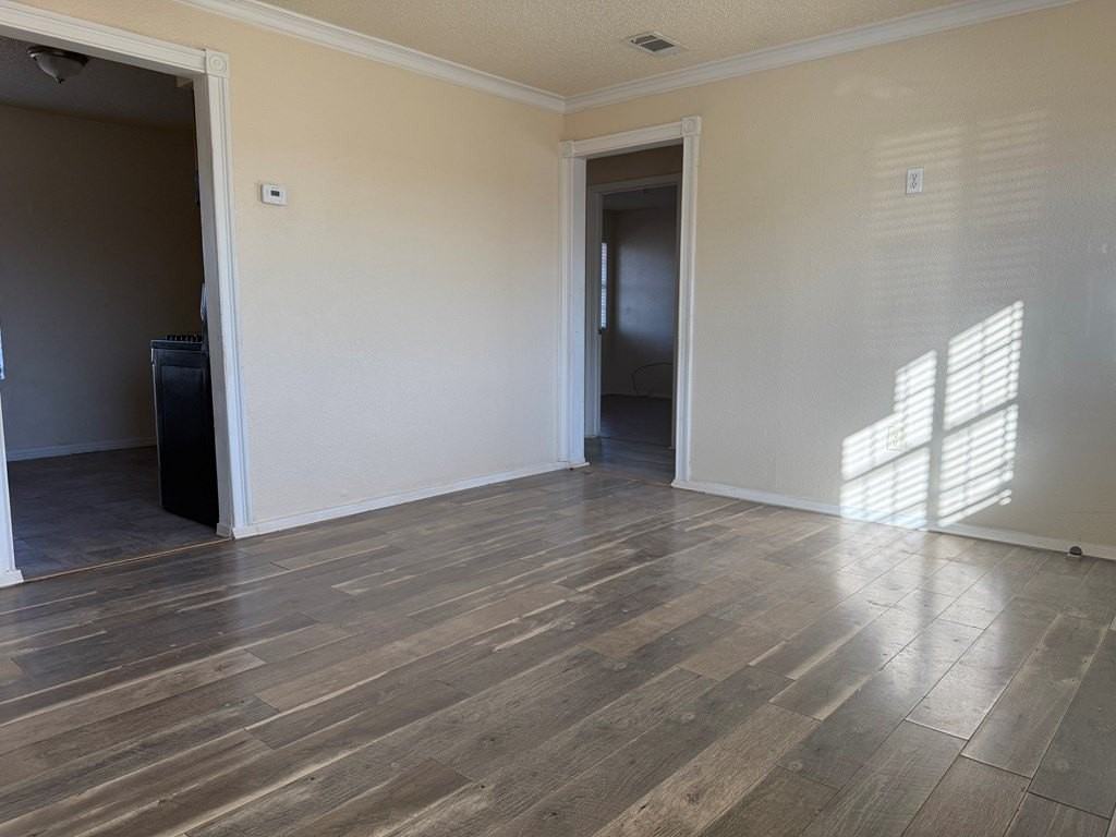 3406 Sycamore Ave - Photo 3 of 15