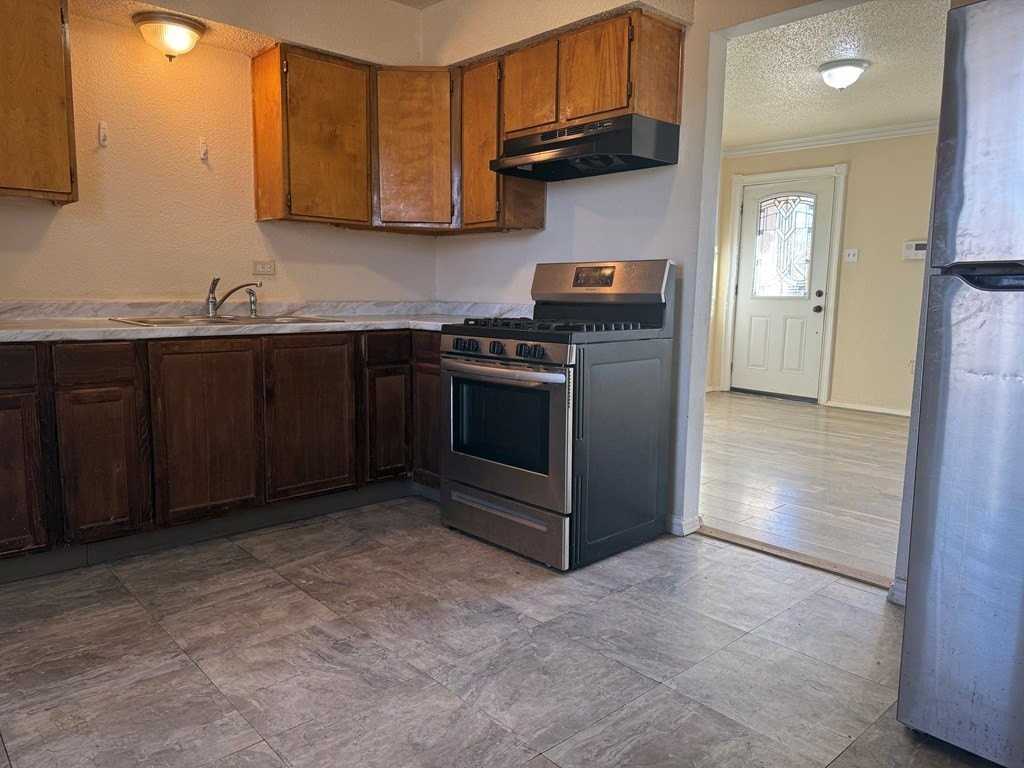 3406 Sycamore Ave - Photo 4 of 15