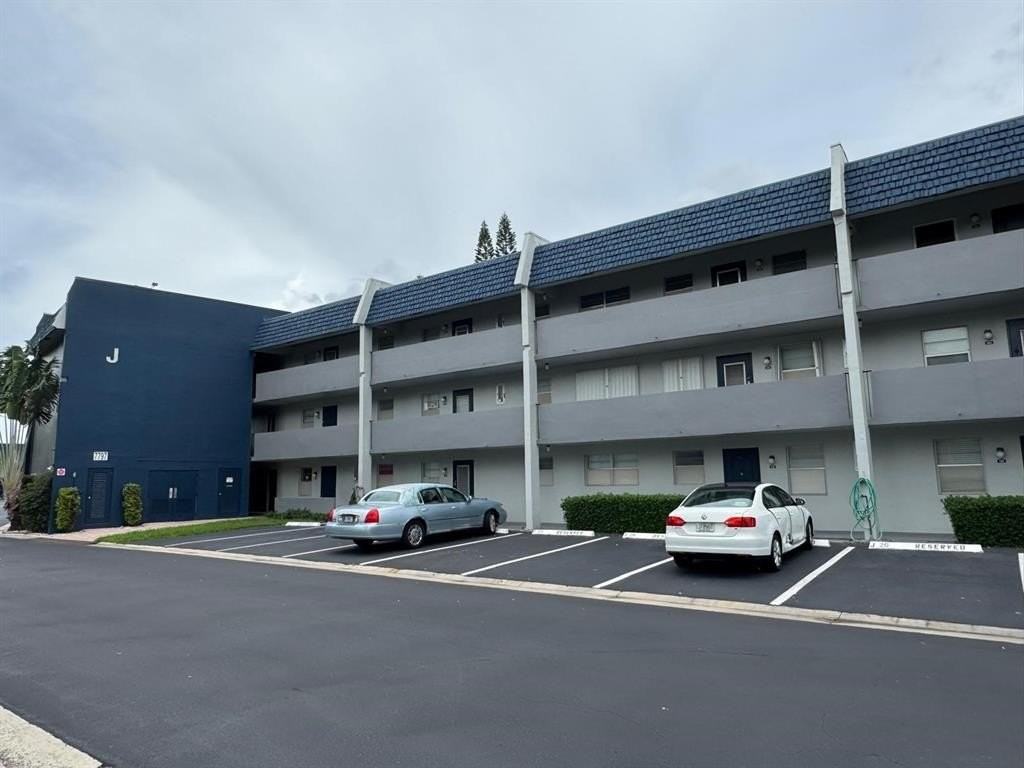 7797 Golf Circle Dr #304