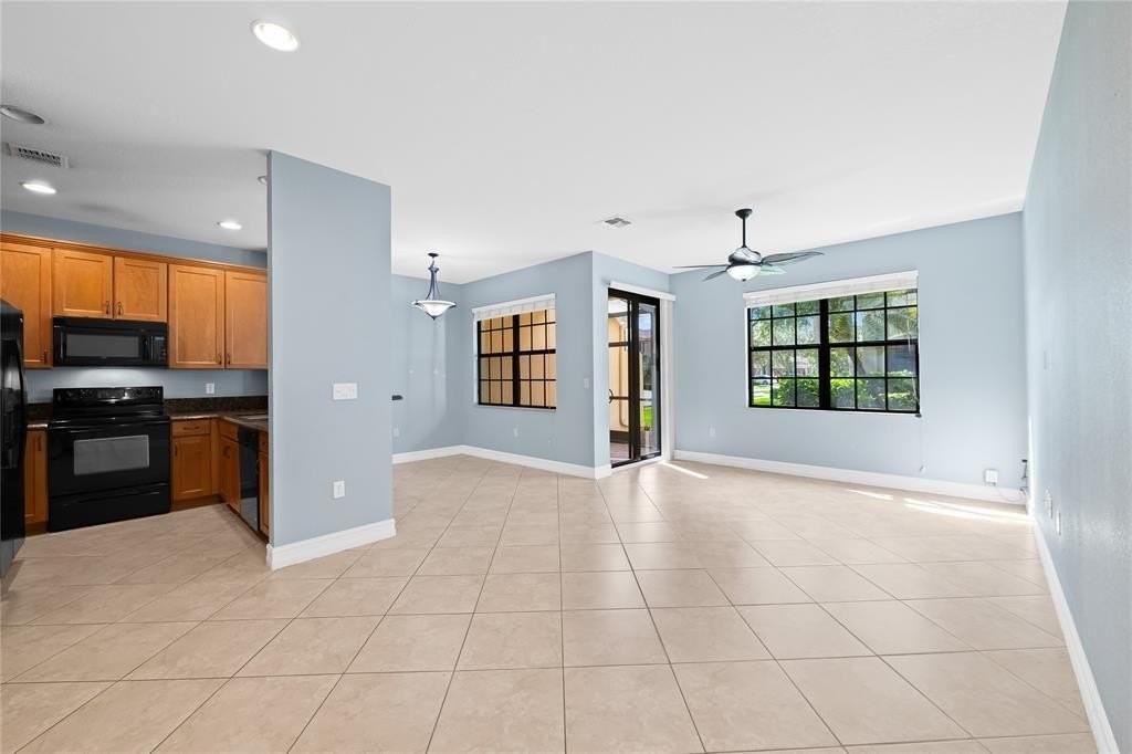 10810 Nw 74th Dr - Photo 4 of 25