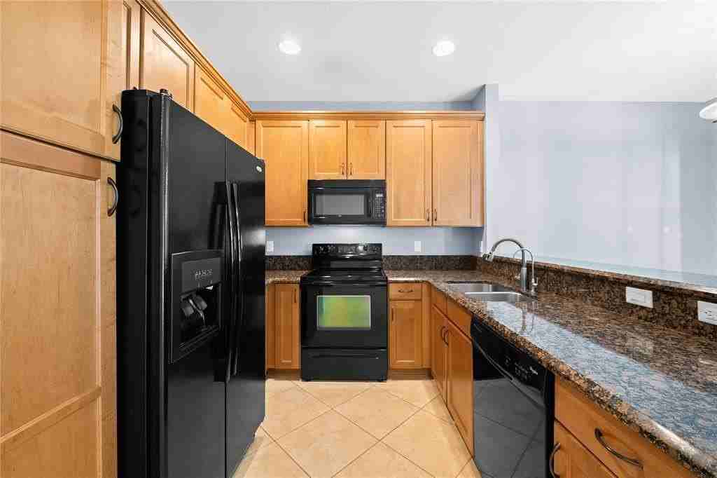 10810 Nw 74th Dr - Photo 5 of 25